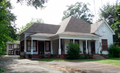 813 N. Mound - southeast corner - July 2013