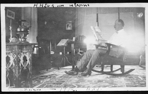 Alice J. White photos 07 - HH Jackson at home in Anahuac, 1912
