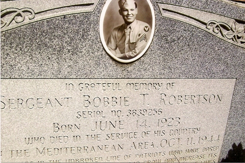Grave marker for Sgt. Bobbie Robertson in Mt. Carmel Cemetery, Sabine Parish, La.