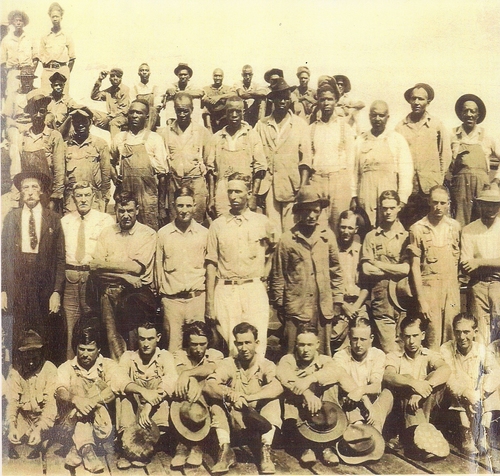 Picture of millworkers, including black workers at the Peavy Wilson Lumber Co. mill in Peason, La. (Rickey Robertson Collection)