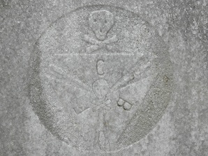 Symbol on the back of Rulfs' headstone