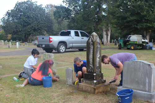 Cemetery Cleaning November 2017 - 3