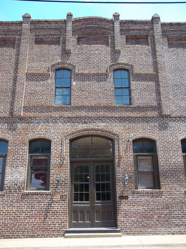 116 N. Fredonia Front Detail