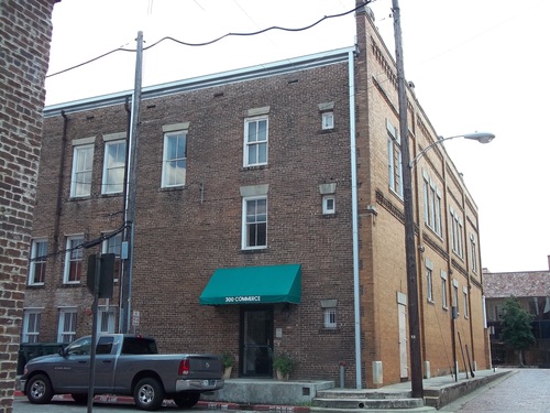 300 E Commerce Front