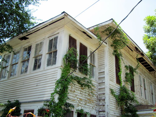 201 W. Pilar - northeast corner detail