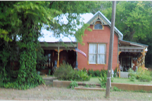 416 Bremond - front facade