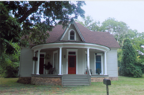 609 S. Fredonia - front facade
