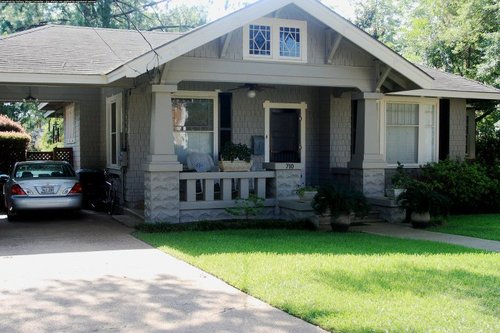 710 N. Fredonia Front