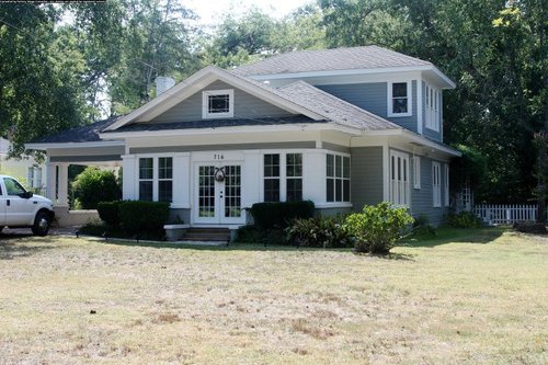 716 Logansport Front