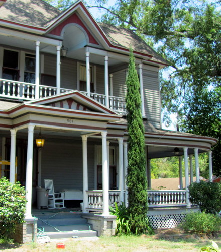 904 W. Main - front porch detail