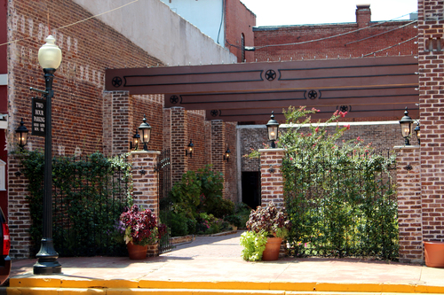 104 S. Pecan - Pocket Park