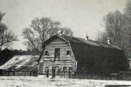 Barn, no lonager standing
