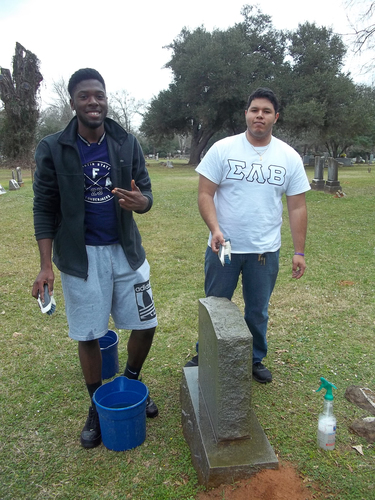 Oak Grove Cemetery Cleaning 17 February 2017 - 3