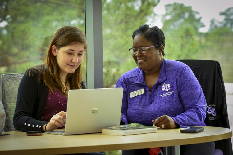 SFA advisor Trina Benson Menefee counsels Amanda Swofford, a senior kinesiology major from Brownsboro.