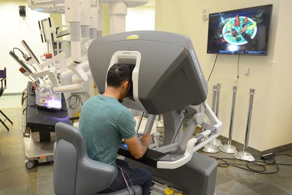 Sophomore Bryan Morales experiments with a da Vinci surgical robot on display in the Baker Pattillo Student Center