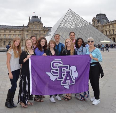 photo of students nd faculty members who attended a two-week study abroad trip to London and Paris this summer