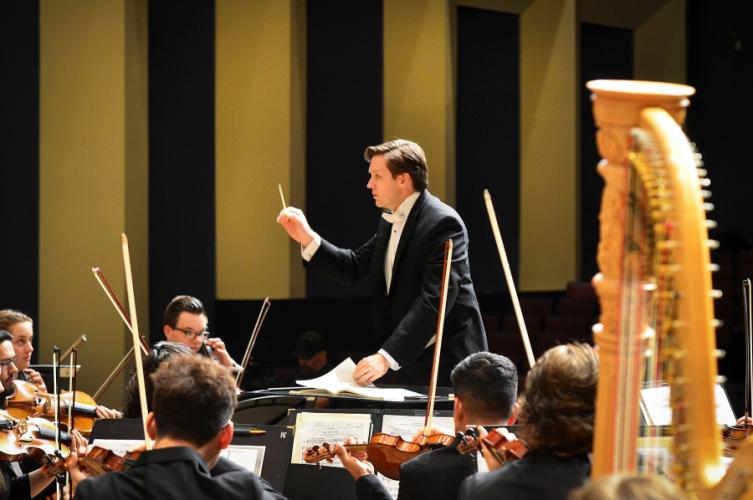 Dr. Gregory Grabowski conducting the SFA Symphony Orchestra
