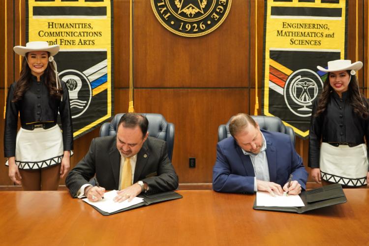 TJC President Dr. Juan E. Mejia and SFA President Dr. Scott Gordon sign an articulation agreement to strengthen academic pathways between the two institutions. 