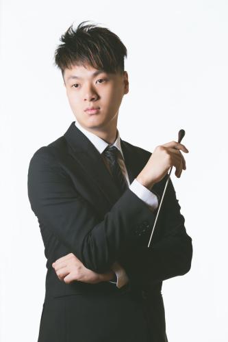 Graduate assistant conductor Oliver Yan