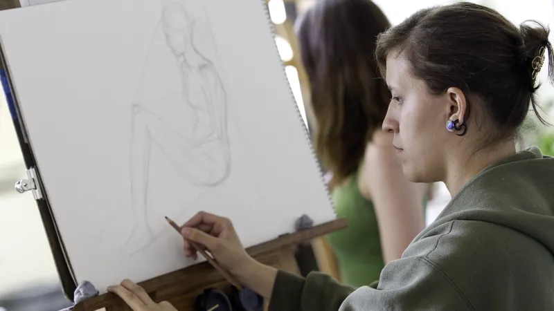 Student drawing from life model