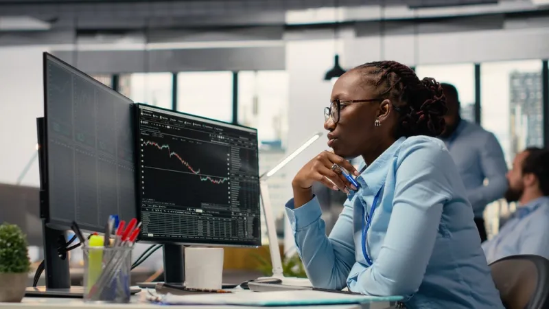 expert in office assessing data trends