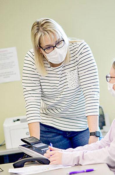 Laurel Matthews, clinical instructor in the School of Nursing, mentored the student volunteers, assisting them in processing assessment data and interpreting the findings with confidence. Continuing to fulfill her role as an educator, Matthews guided the students in asking questions that would elicit more data. Pairing students with nursing faculty members or local nurses helped ensure the community was served as thoroughly and efficiently as possible.