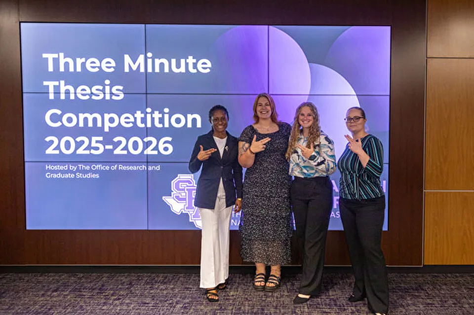 3MT participants pose together