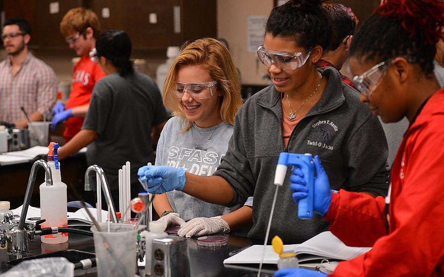 SFA Biology student and faculty research