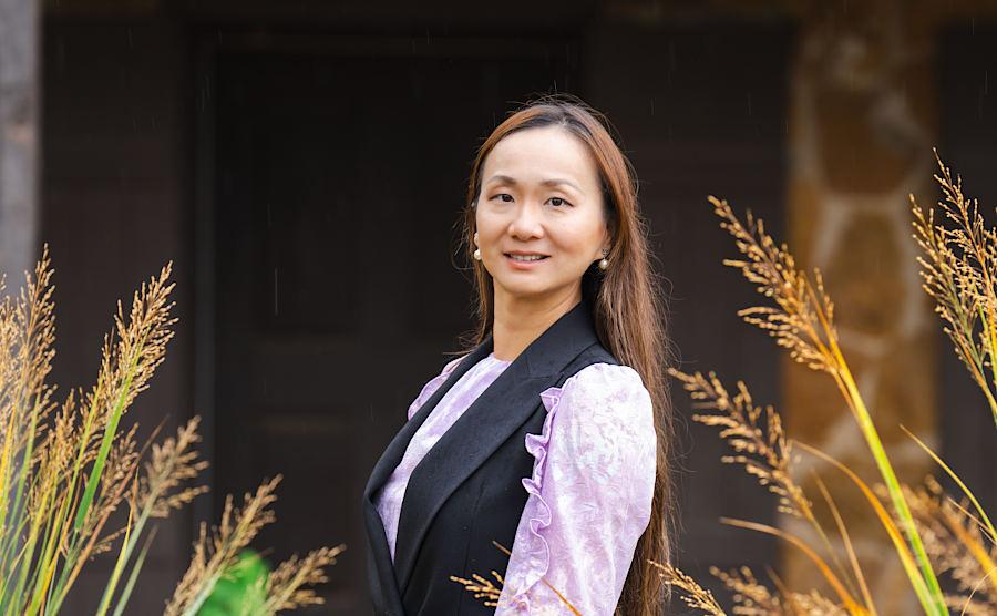 Wenjing Li received the Faculty Mentor of the Year Award at the 2023 Undergraduate Research Conference.