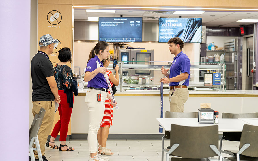 Jack walkers leading a bilingual campus tour
