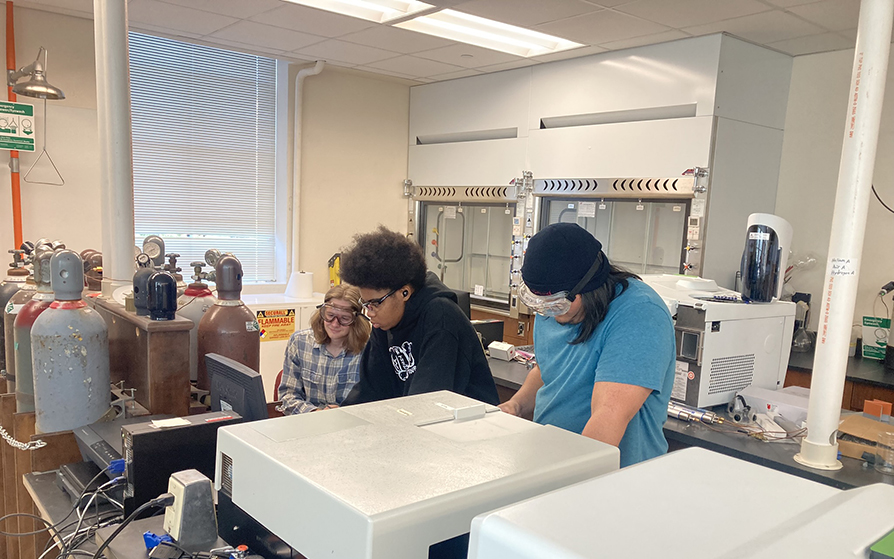 Students working with the UV-VIS spectrometer