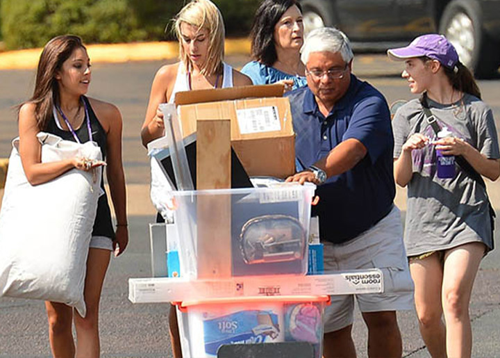 Students moving in