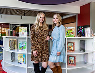 Sisters Leah Bowen, left, and Holly Brochmann '01
